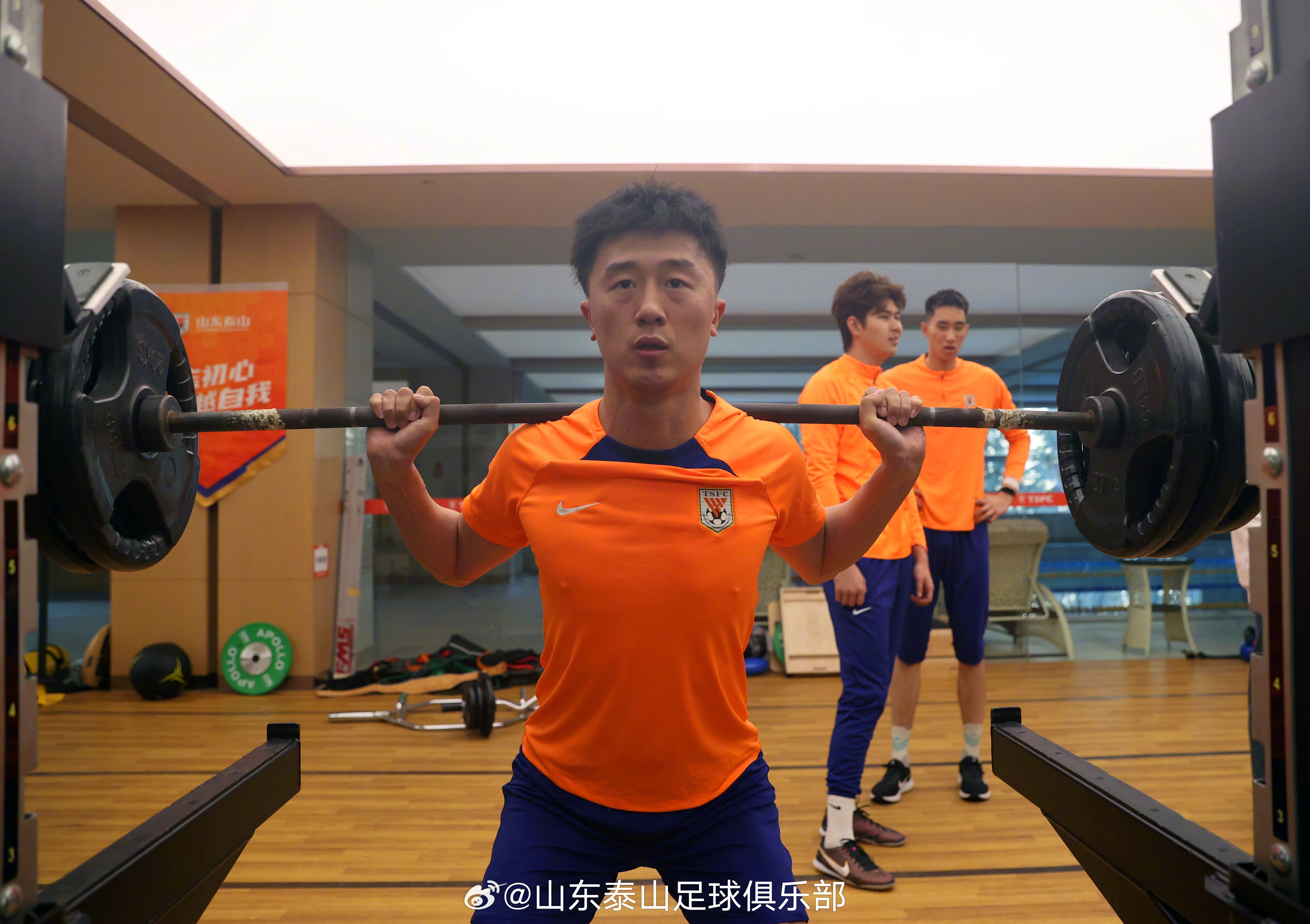 包含球队合练效果显著队员士气高昂备战大赛的词条