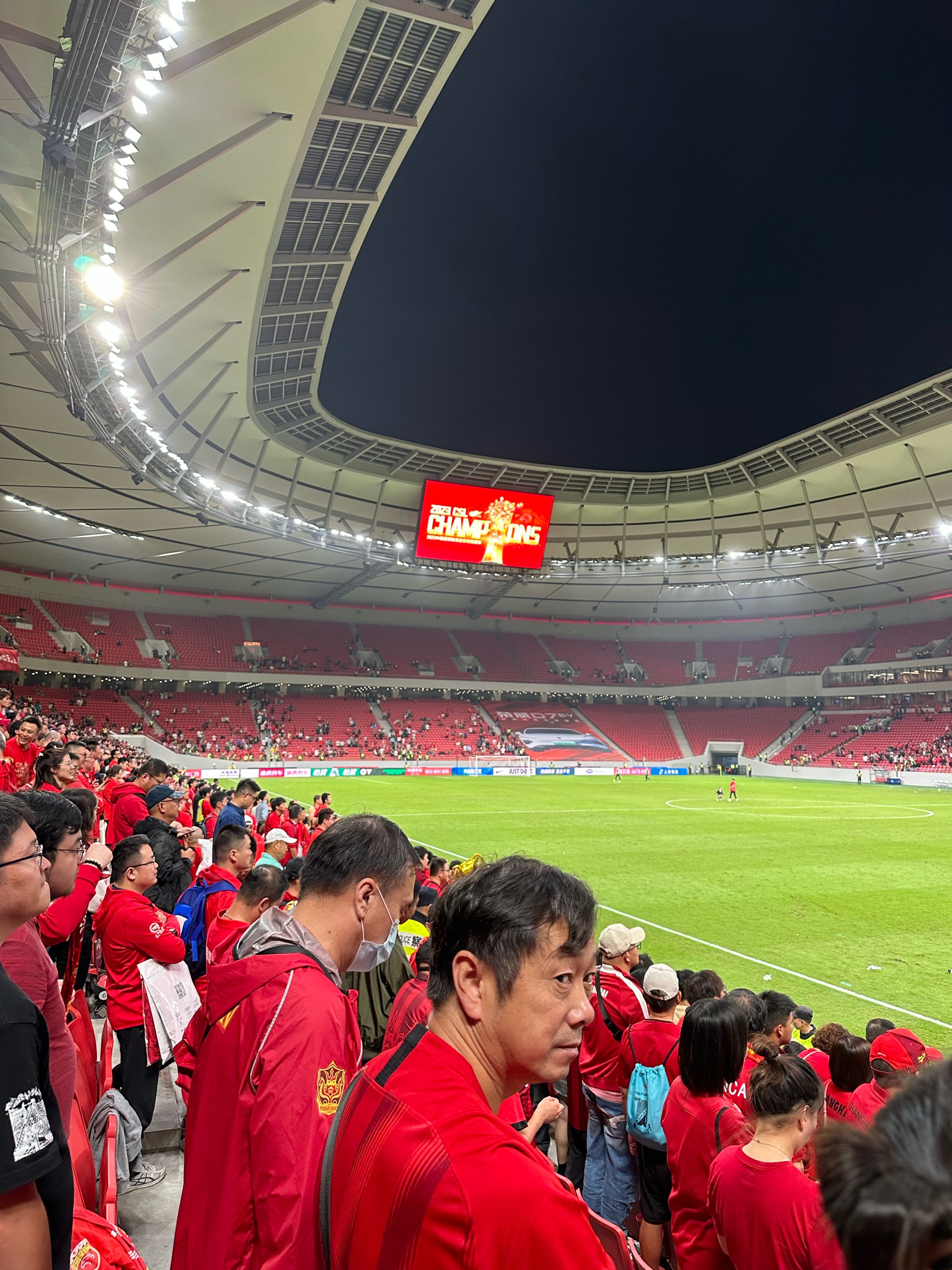 关于上港主场火力全开，球迷热议胜利的信息